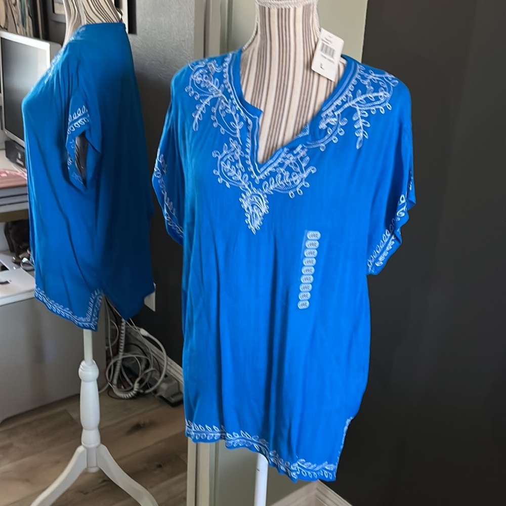 525 America, blue blouse, white embroidery, stunning
